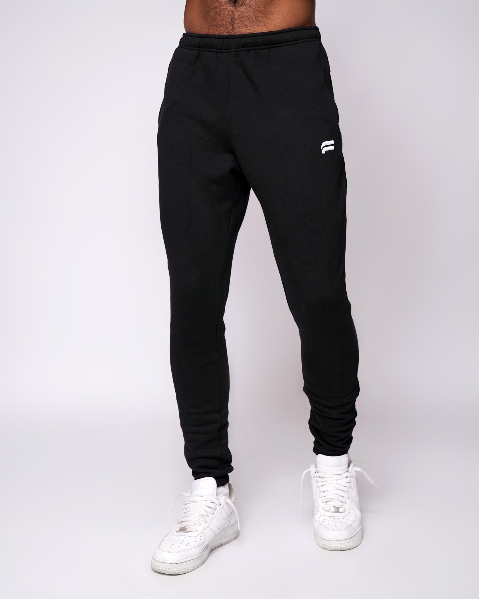 Nike essential black discount joggers