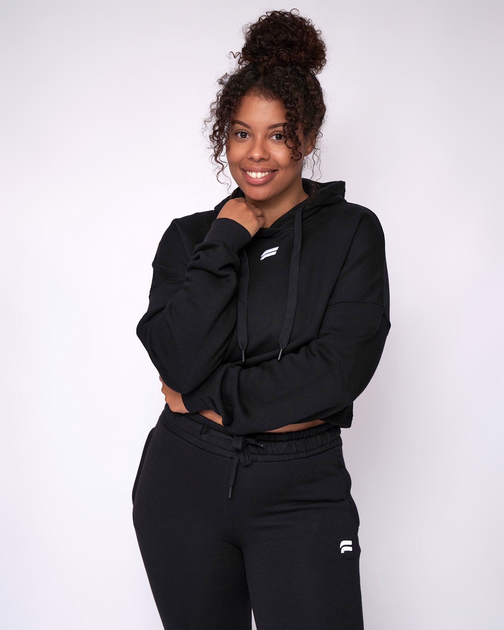 Black cropped nike online hoodie